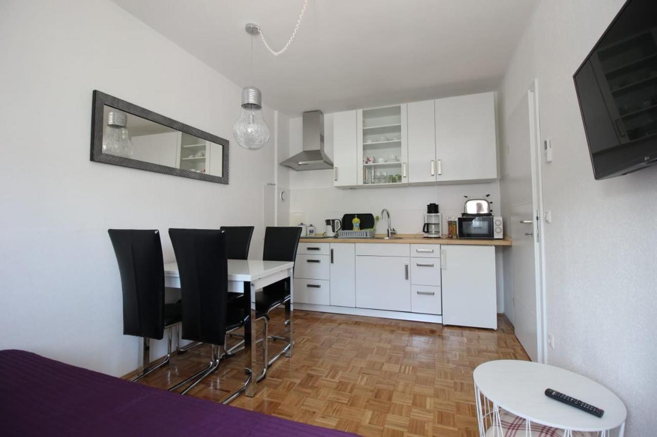 Apartmani Kramar セルツェ 部屋 写真